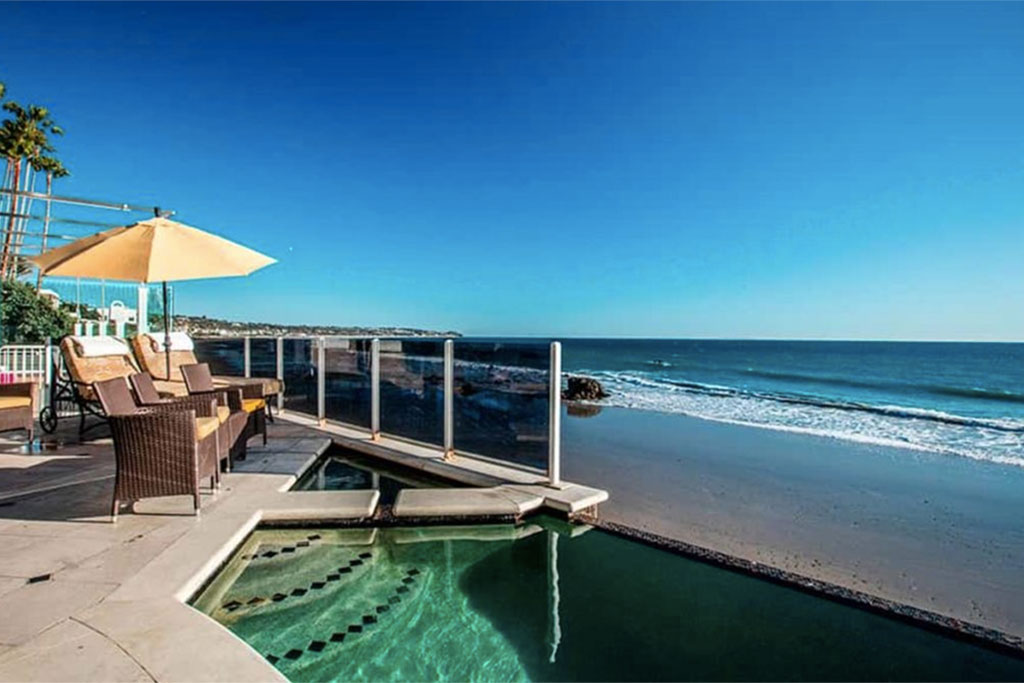 beach-house-pool-deck