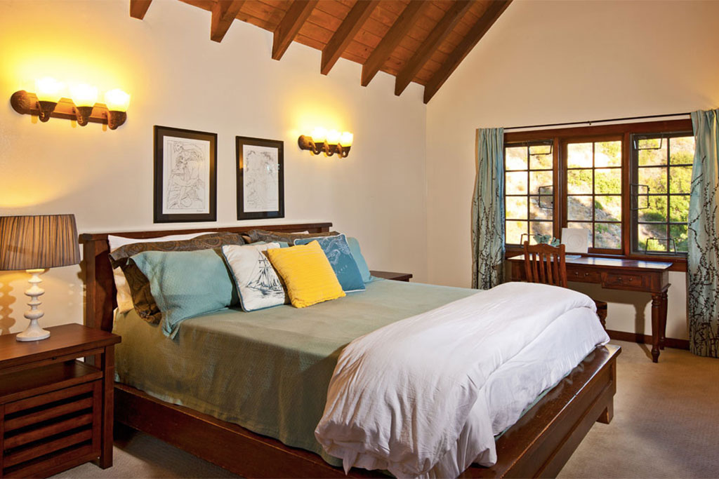 indigo-beach-house-bedroom